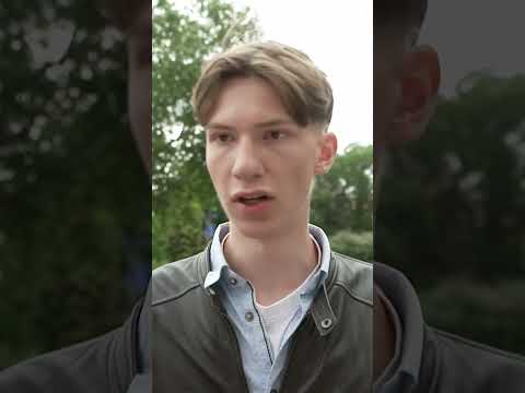 Auseinandersetzung zwischen Demonstranten und rechten Reportern | stern TV