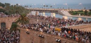DER SPIEGEL – Mallorca: Rund 25.000 Menschen demonstrieren gegen Massen-Tourismus auf der Mittelmeer-Insel